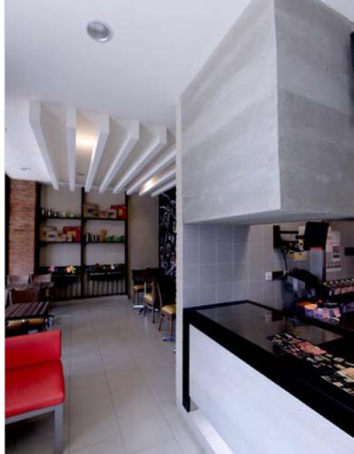 PIZZA HUT DELIVERY  CIMAHI 2 Conwood Plank 8”